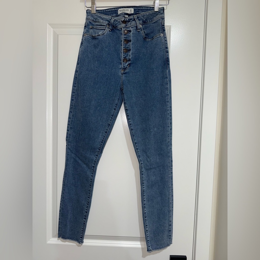 Abercrombie & Fitch - The Super Skinny Ankle Jeans